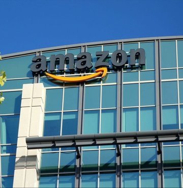 Geçen yılın ilk çeyreğinde 8,1 milyar dolarlık kâr açıklayan Amazon, bu yılın aynı döneminde 3,8 milyar zarar ettiğini duyurdu. Firma en son 2015