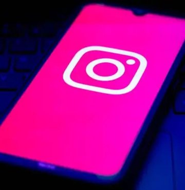 Instagram Hikayeler’e (Stories) çok kullanılması beklenen yeni bir özellik ekleniyor. Artık Instagram kullanıcıları, Hikayeler’de doğrudan mesaj göndermek veya emoji ile ifade göndermenin yanısıra, sözkonusu hikayeyi doğrudan beğenebilecek.